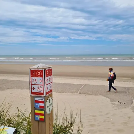 Appartement De Panne 公寓